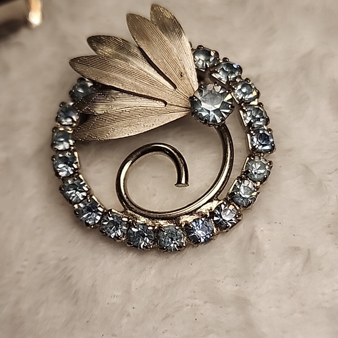 Vintage Lt Blue Prong Set Faceted Rhinestone Fan Brooch Estate Find Unsigned