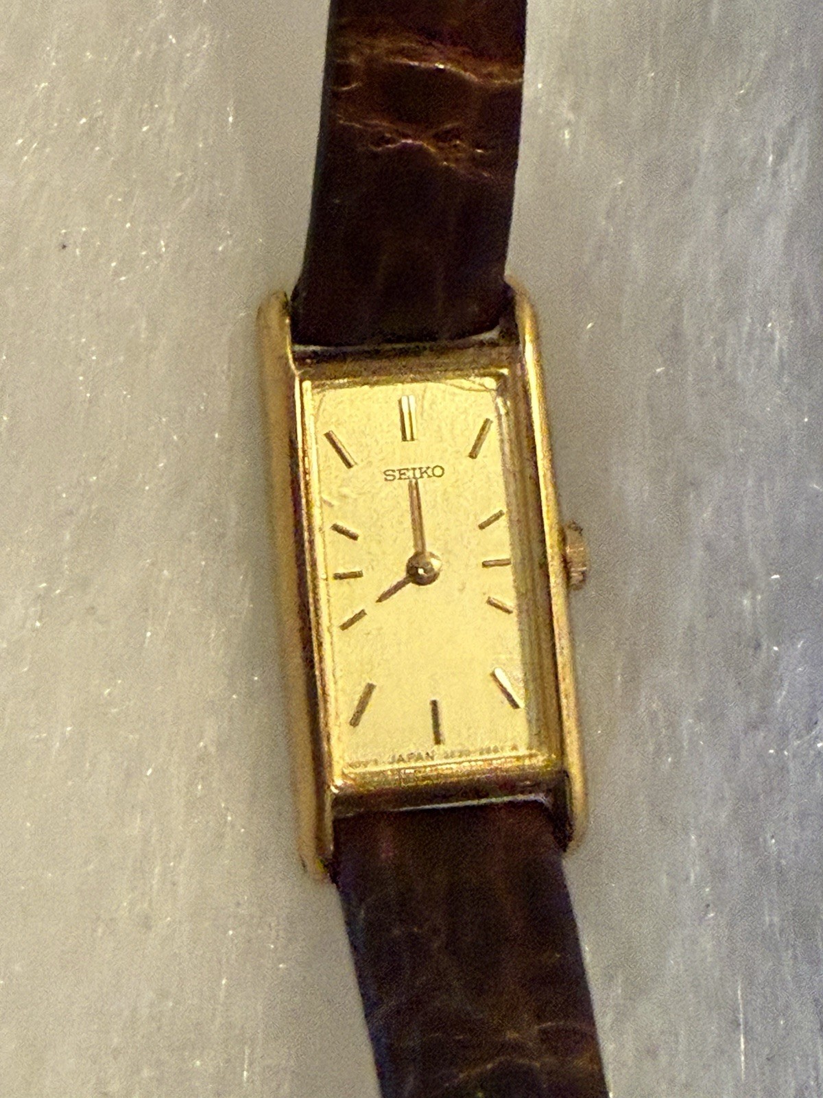 Vintage Seiko Quartz 2E20-6120 Gold Tone Watch Japan Need Band And Battery