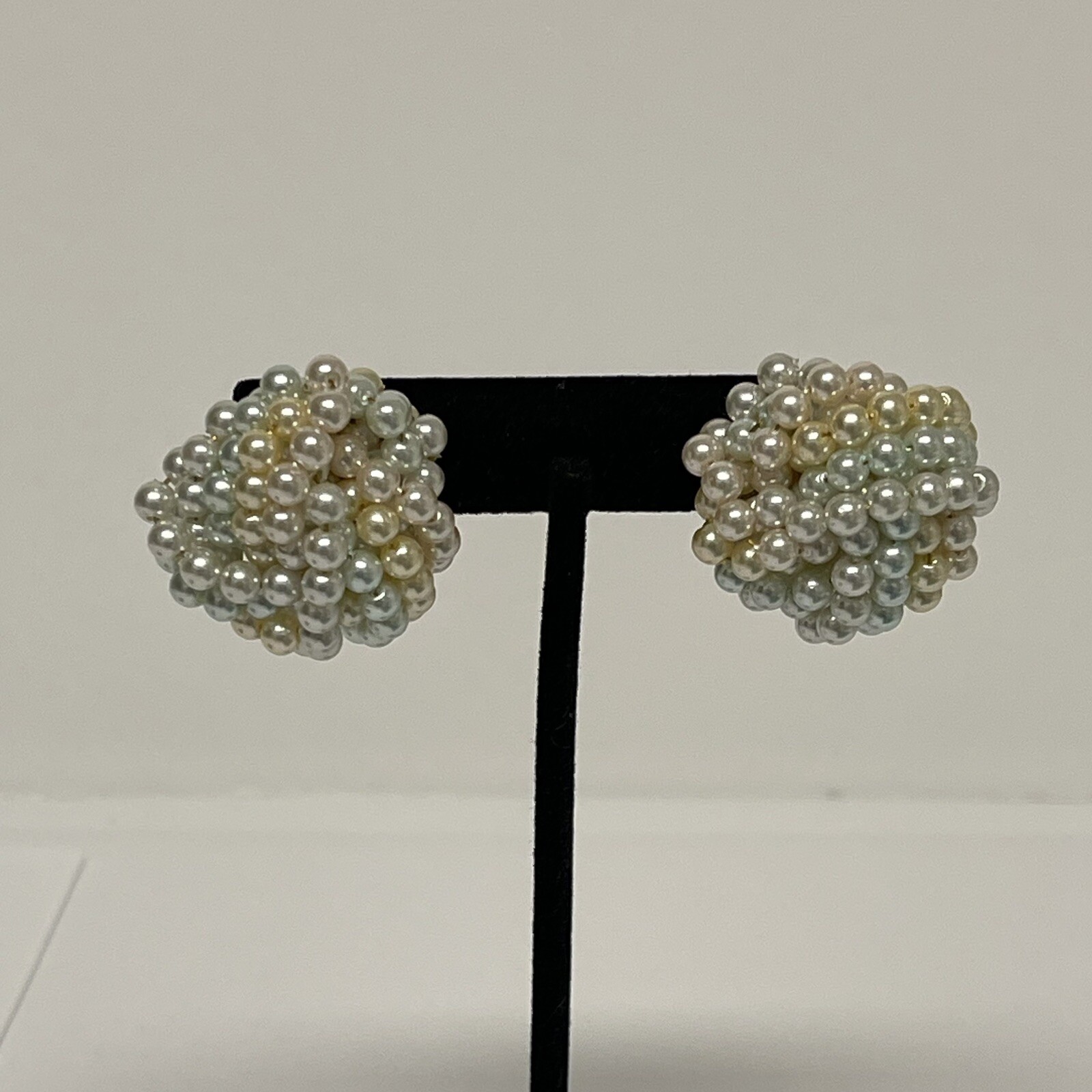 Vintage 1980s Pierced Pearl Earrings 1″ Dome – Very Light Pastel colored pearls