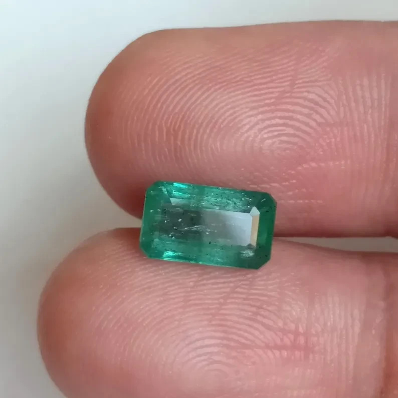 2.25 Ct Blueish Green Zambia Emerald Cut Minor Oil Emerald For Jewelry Ring