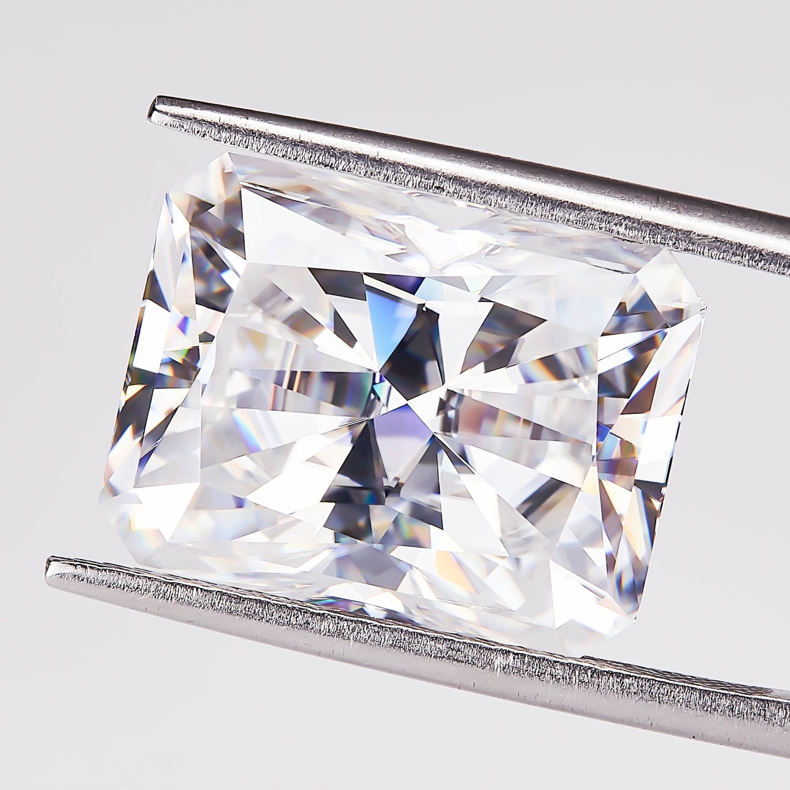 US Exquisite Radiant Cut Loose Moissanite Stone 0.2ct-10ct VVS1 GRA Certificate