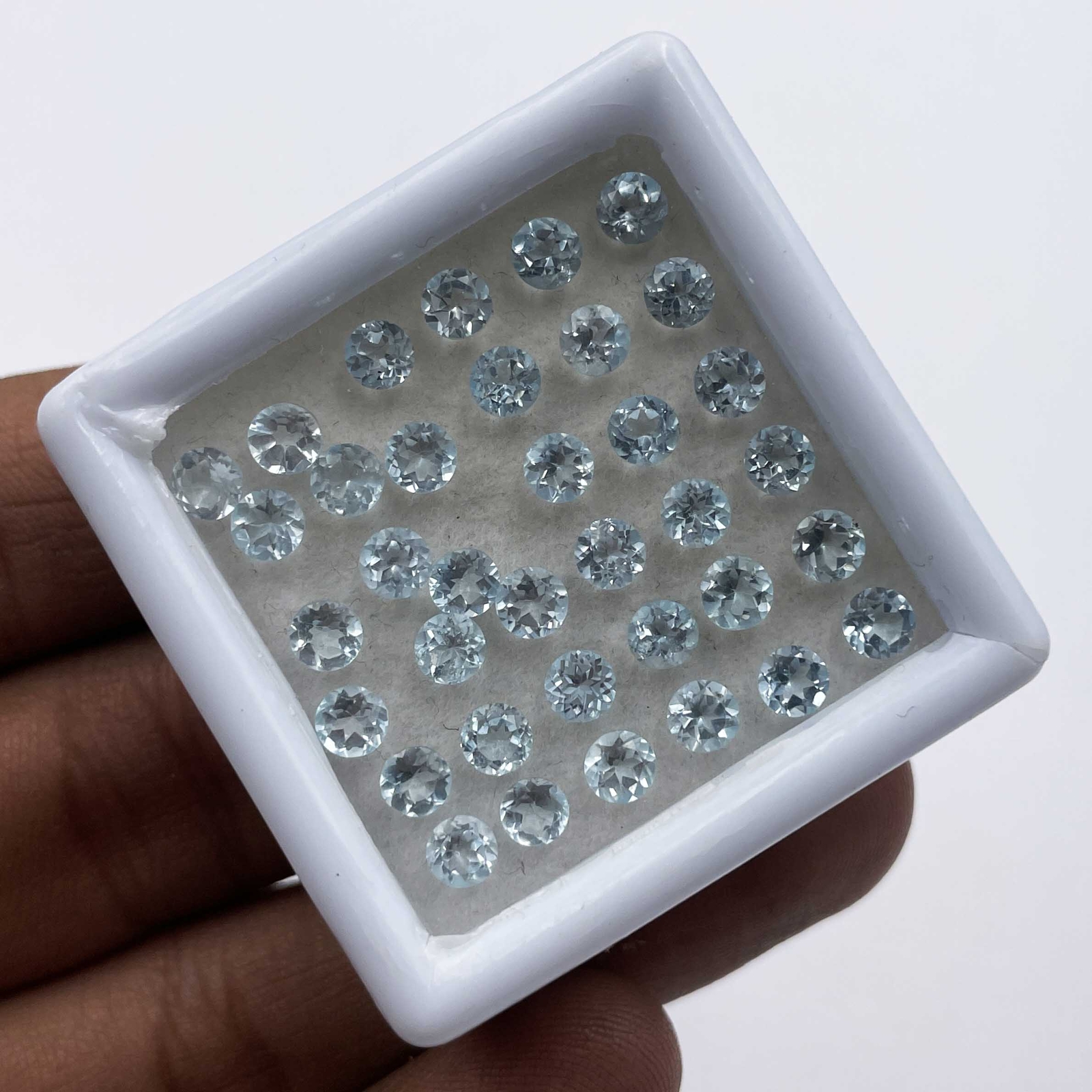 Natural Sky Blue Topaz Round Cut Loose Gemstone Lot 32 Pcs 4 MM 10 CT